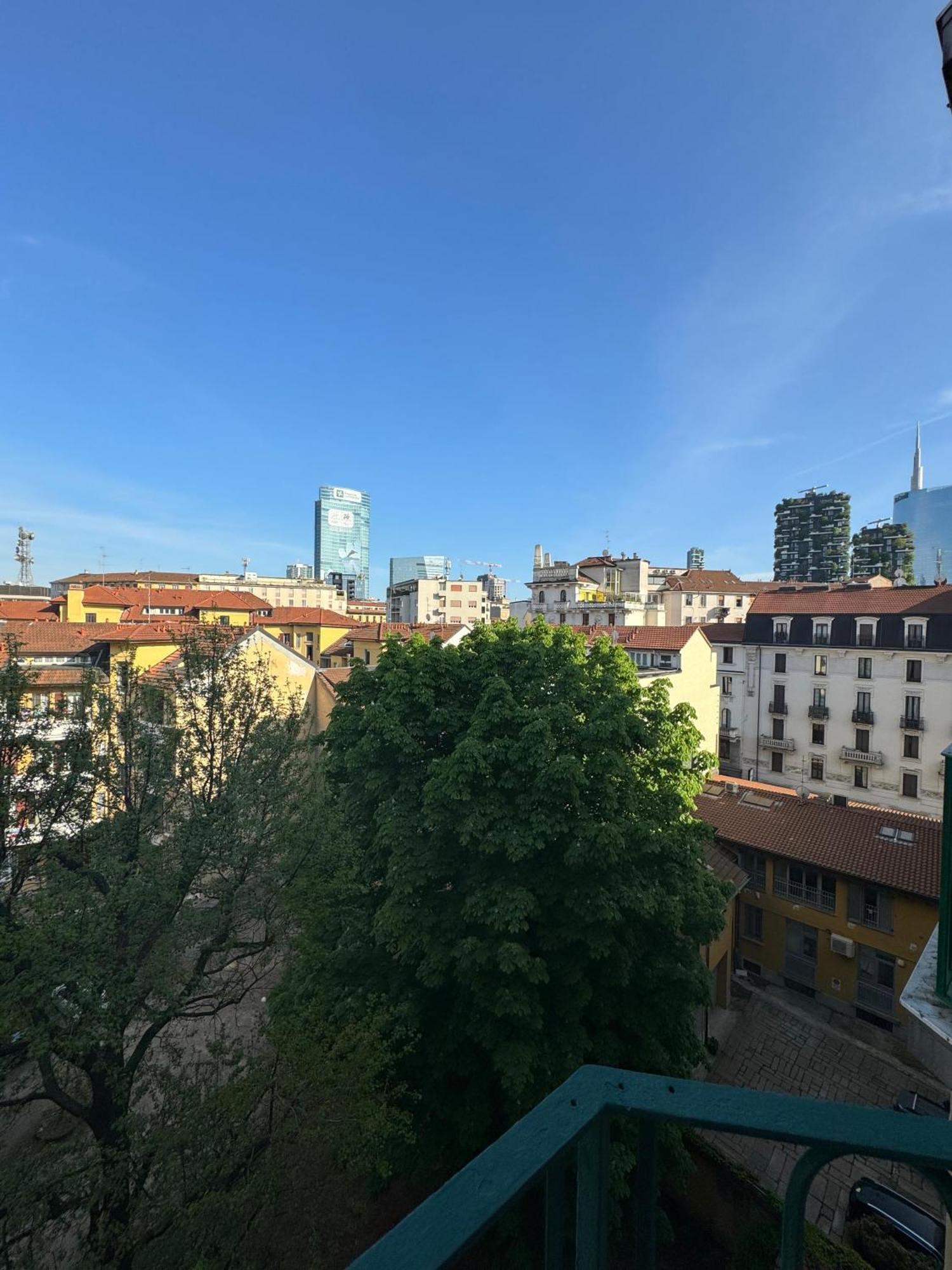 New Apartment With Balcony, Isola Bosco Verticale Milan Exterior photo